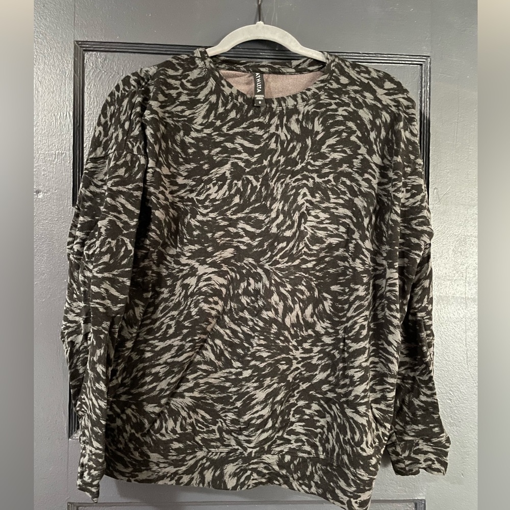 Worn once! Athleta comfy sweatshirt S
